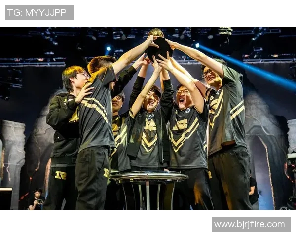 电竞数据电竞比分独家解析FPX战队节奏与对手的全面对比分析